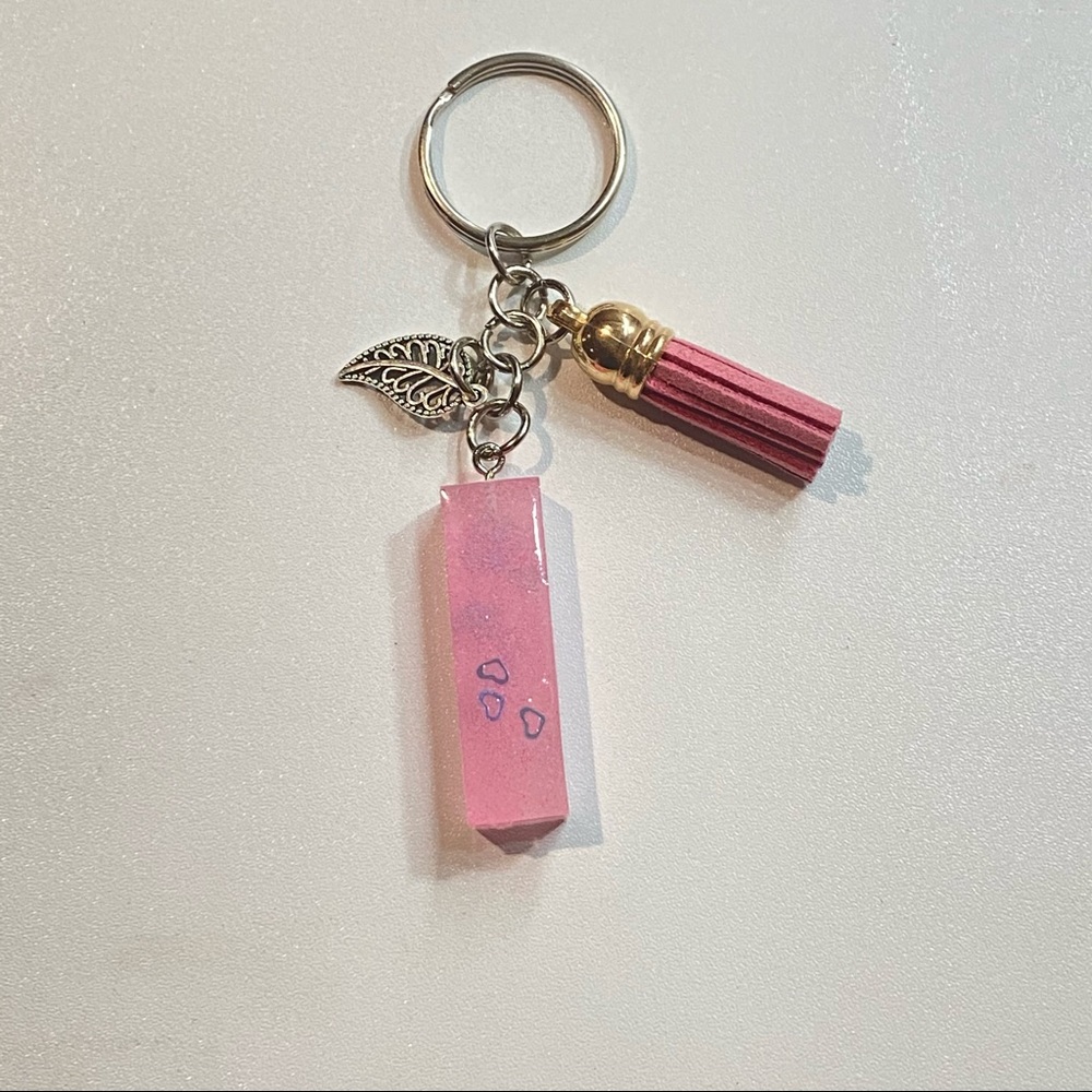 I letter resin keychain with leaf charm and tassel
